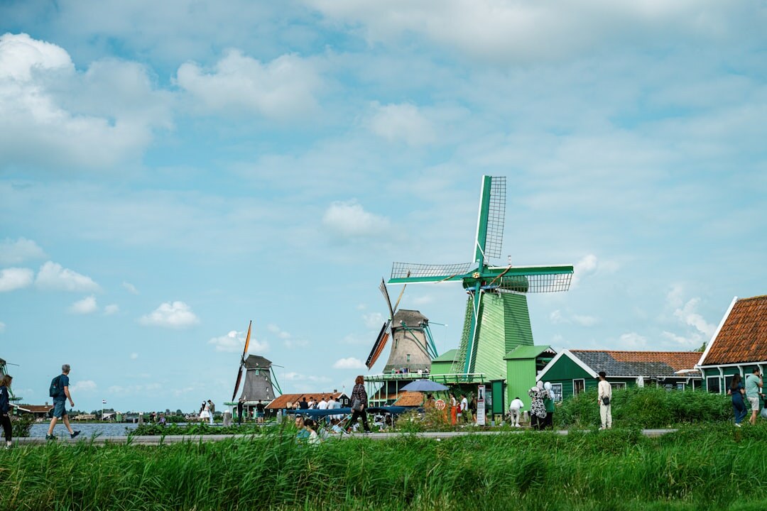dutch traditional costumes